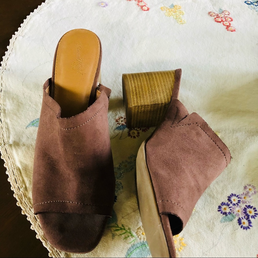 Universal Thread Taupe Open Toe Mule. Chunky Heel. Size 9.5